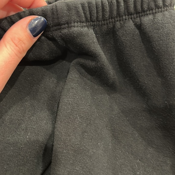 Cat and jack 2 t black bottom -heavy material good condition - Picture 3 of 3